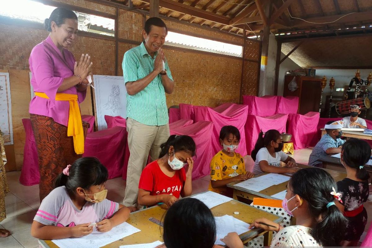 Anggota DPD salut Sanggar Wasundari ajarkan melukis wayang