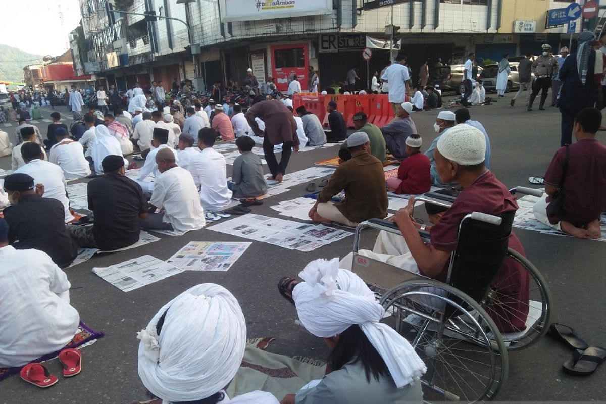 Ribuan warga Shalat Idul Fitri 1443 H di Masjid Raya Al Fatah Ambon