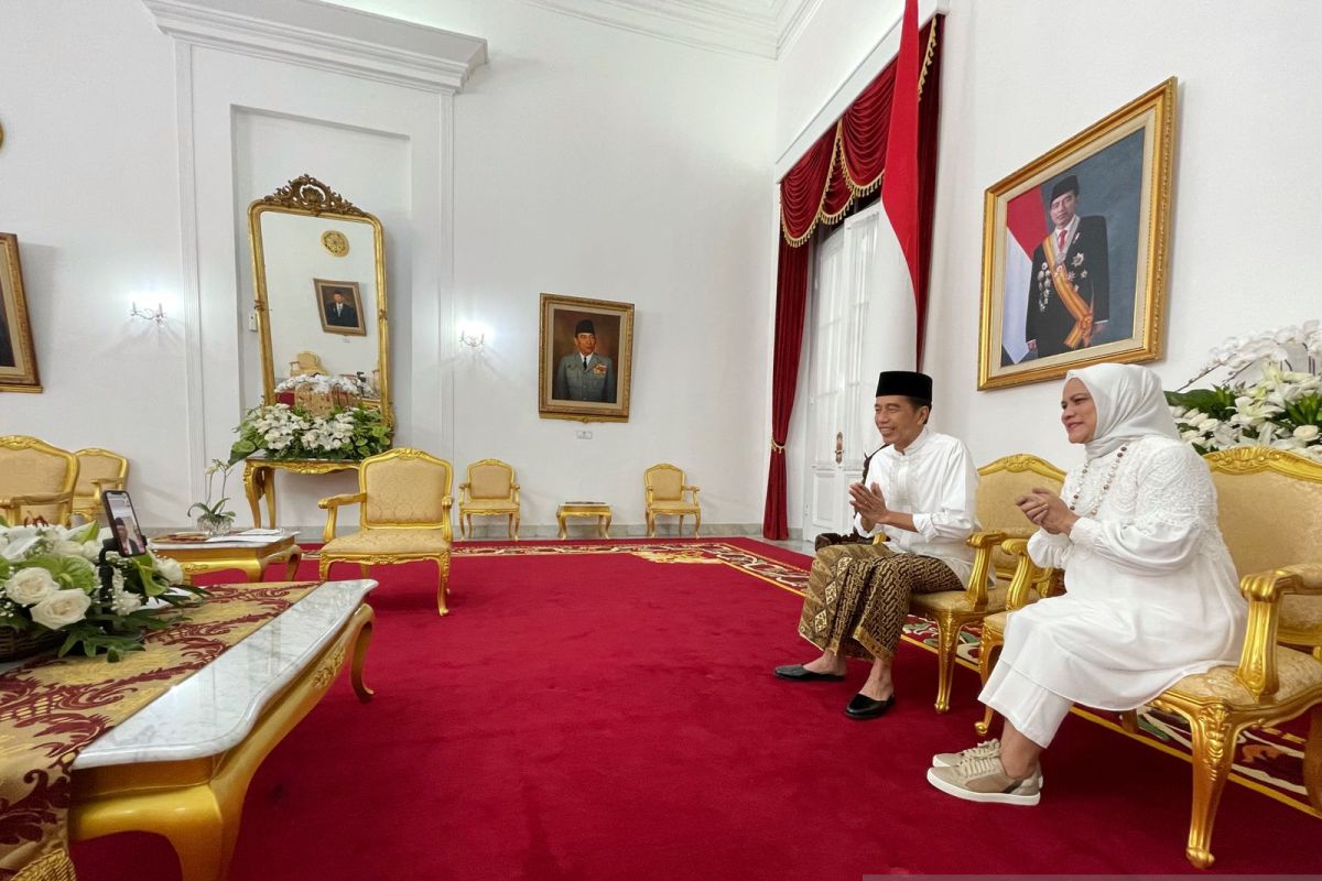 Jokowi, Amin exchange Eid al-Fitr greetings over video call