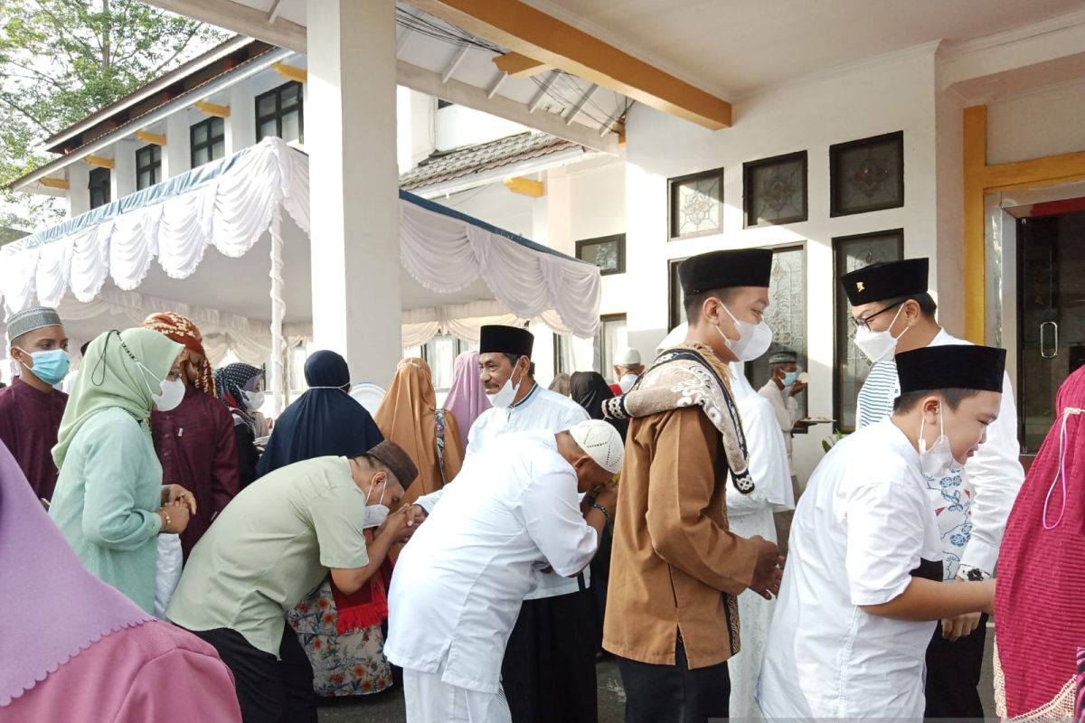 Bupati Belitung gelar ramah tamah Idul Fitri bersama masyarakat