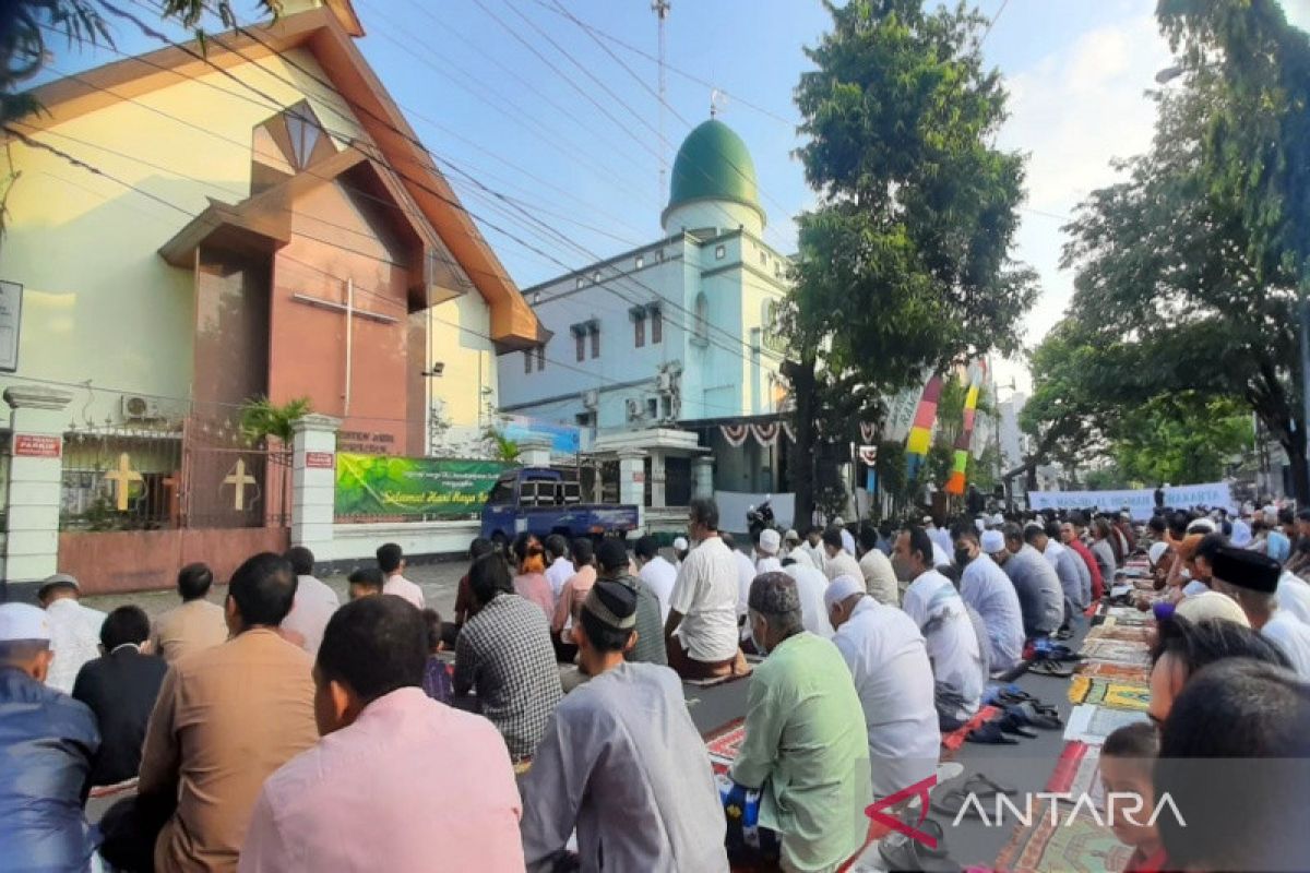 Umat Islam di Solo laksanakan Shalat Idul Fitri tetap jaga kerukunan