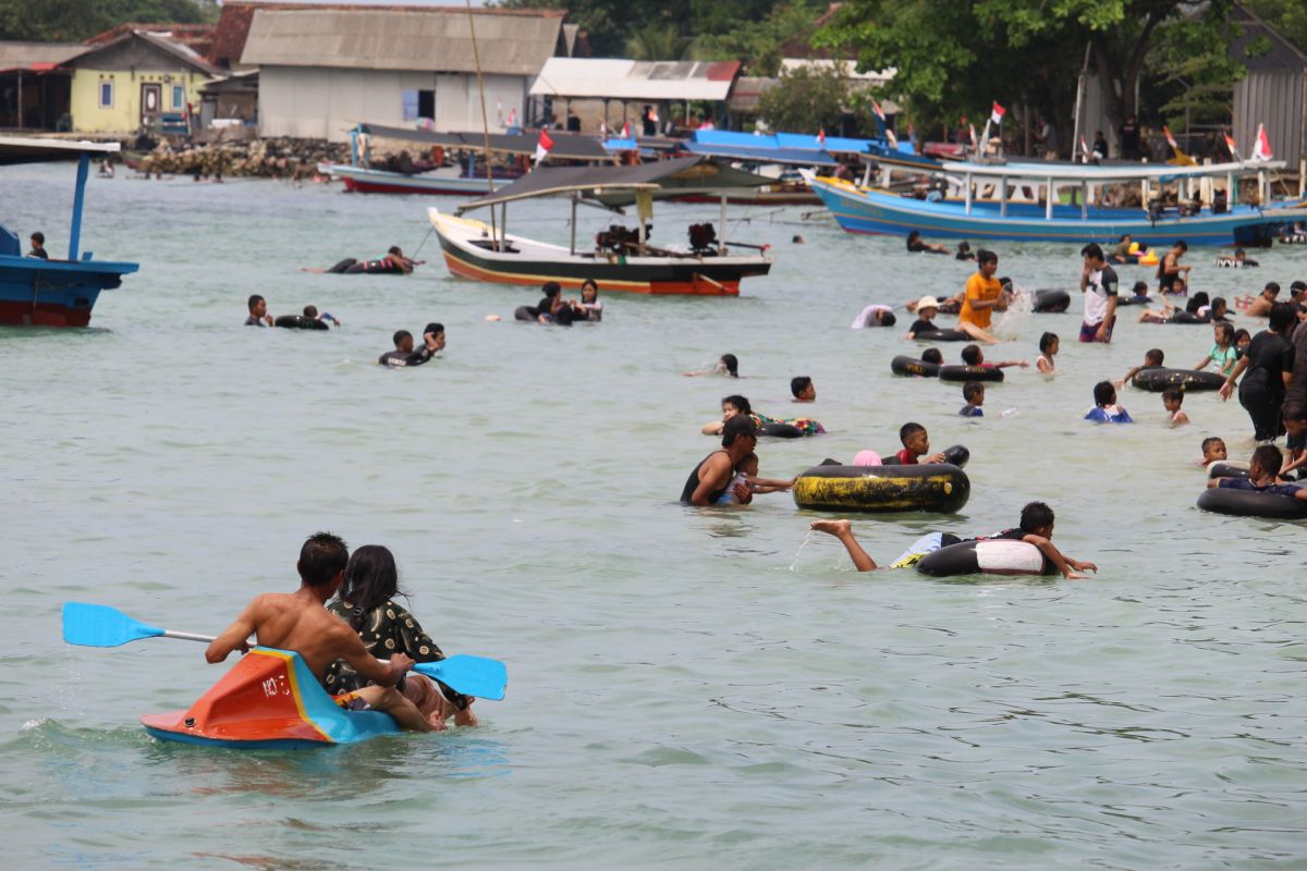 Wisatawan luar Lampung mulai datangi objek wisata bahari