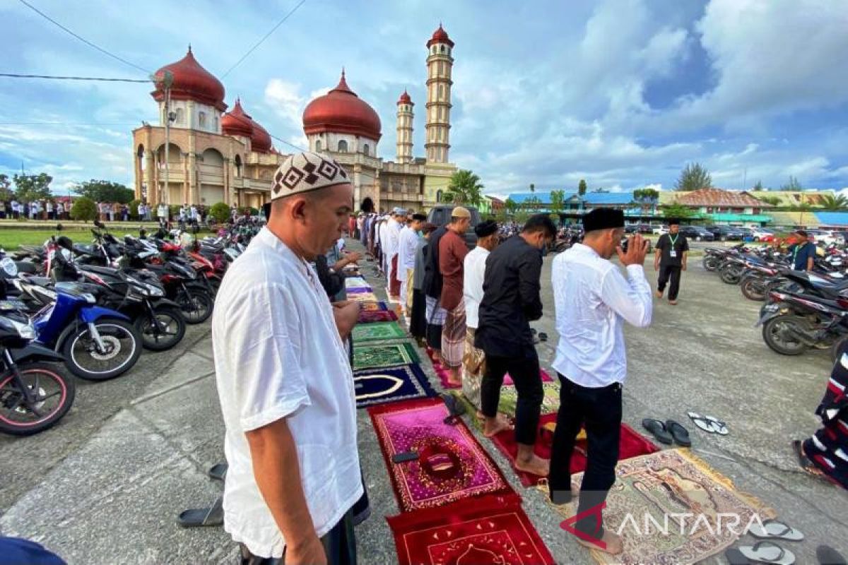 Sebagian warga Aceh gelar Shalat Id Selasa