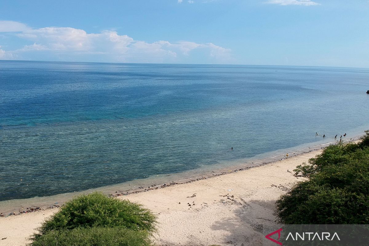 Wisatawan kunjungi Pantai Kurenai Bone Bolango pada libur lebaran