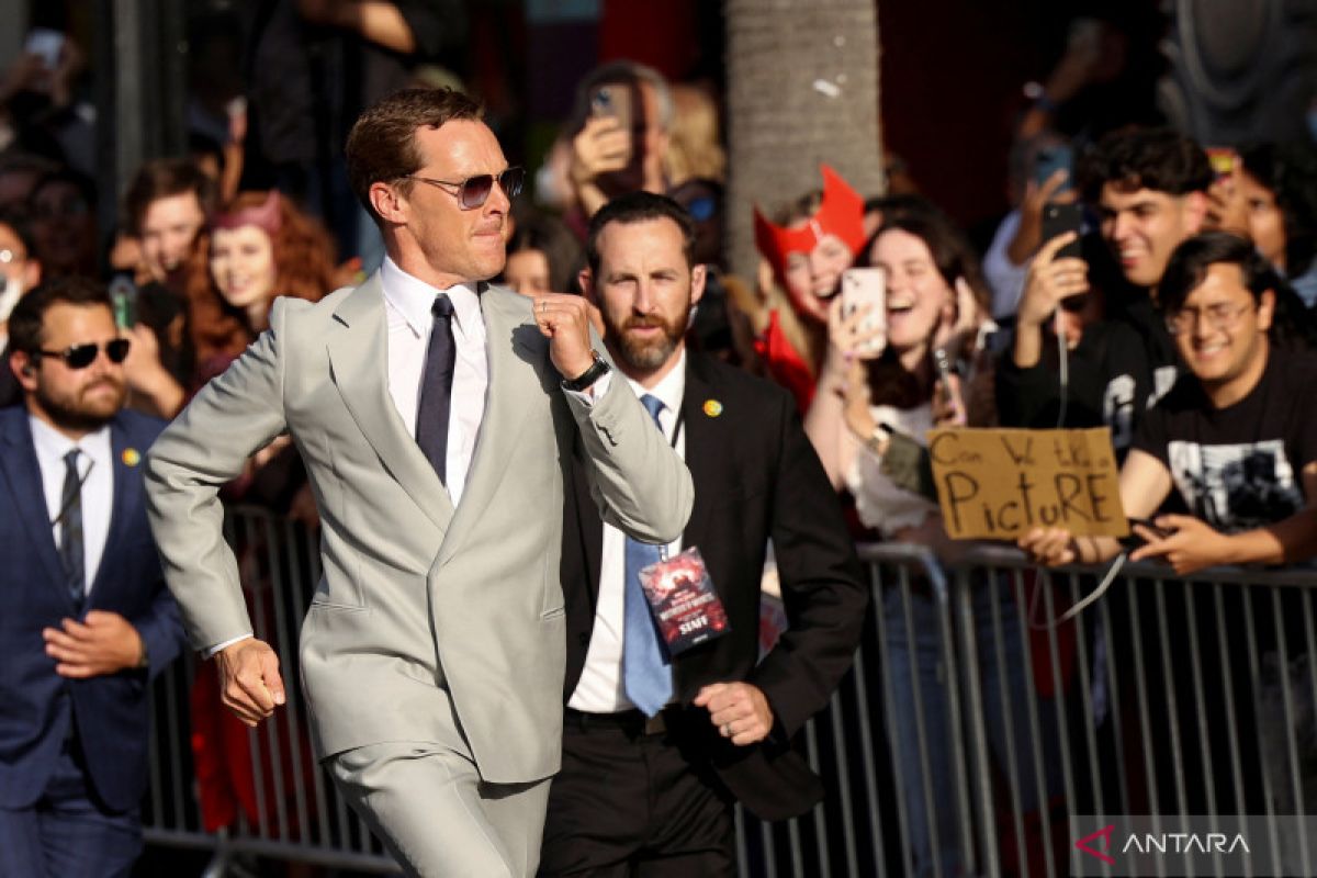 Benedict Cumberbatch akan jadi produser serial "The Annecy Murders"