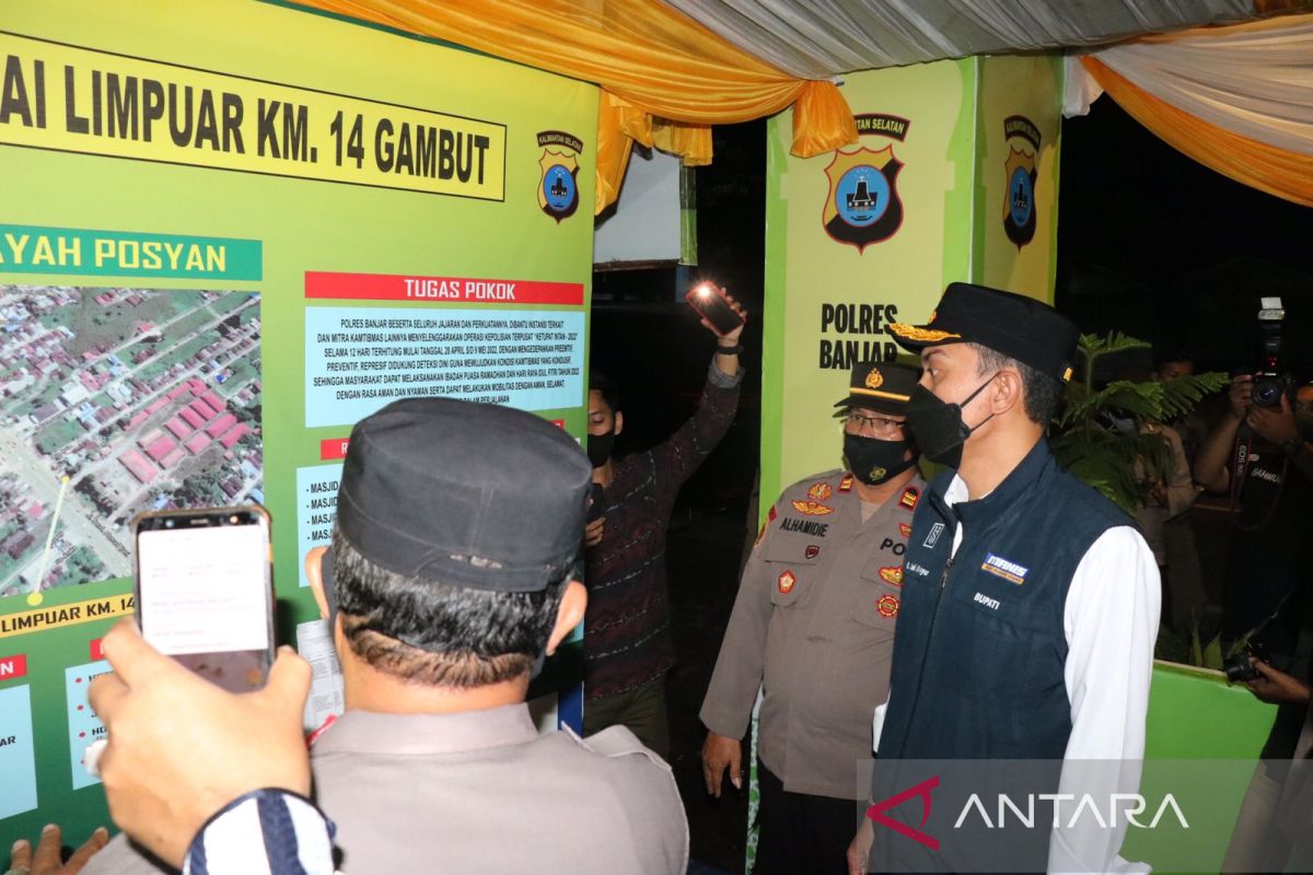 Bupati Saidi pantau posko pelayanan lebaran