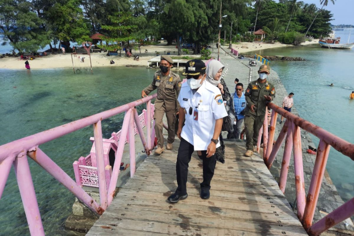 Ribuan wisatawan berlibur ke Kepulauan Seribu di hari kedua Idul Fitri