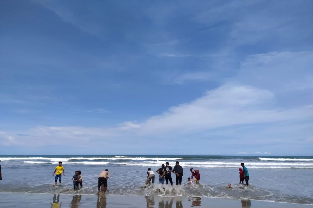 Kapolda Bengkulu imbau masyarakat tak mandi di pantai