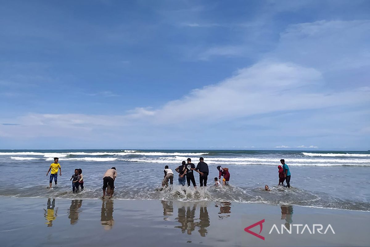 Kapolda Bengkulu imbau masyarakat tidak mandi di pantai