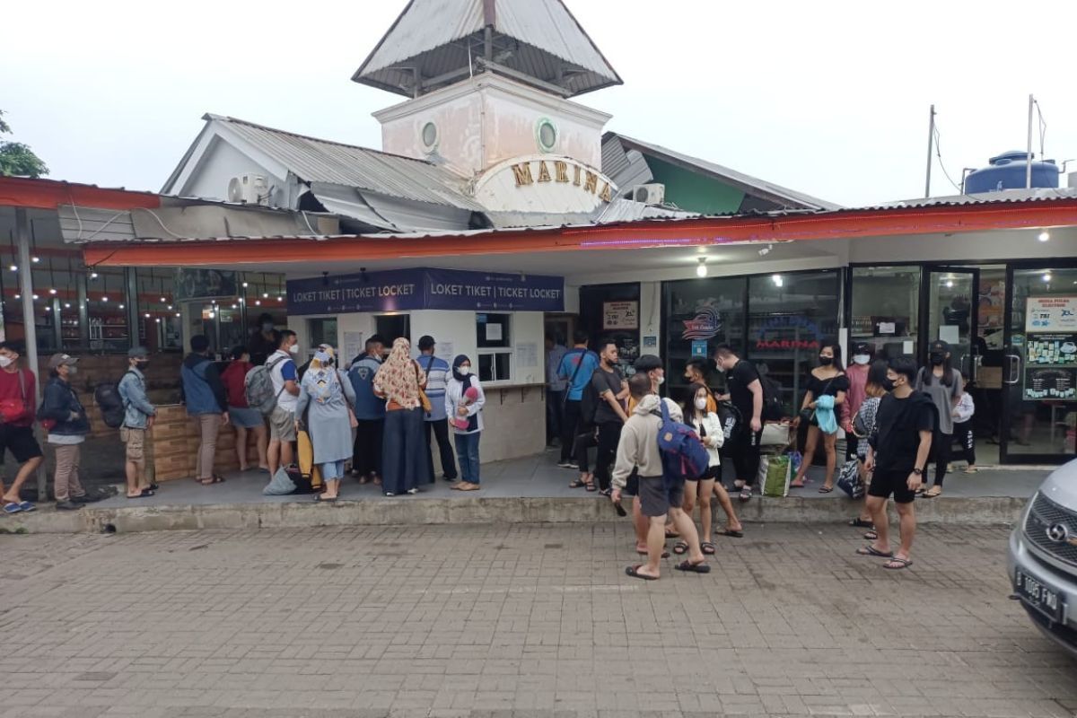 Belasan ribu wisatawan manfaatkan libur Idul Fitri ke Kepulauan Seribu