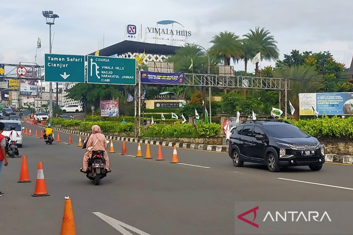 Jalur Puncak berlaku one way arah Jakarta setelah macet panjang