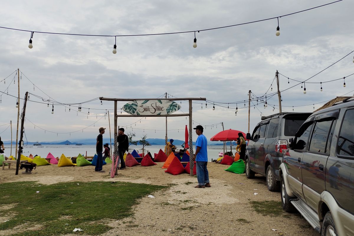 Pantai Sebalang ramai dikunjungi wisatawan Palembang