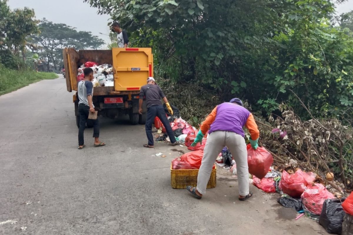 Tangerang readies 1,401 cleaning personnel during Eid holiday