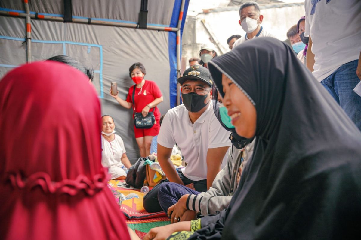 Wali Kota Medan perhatikan  korban kebakaran yang merayakan Idul Fitri