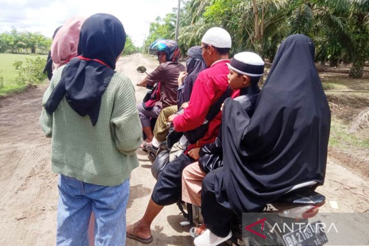 Hari kedua lebaran, pengunjung mulai padati sejumlah objek wisata di Pasbar