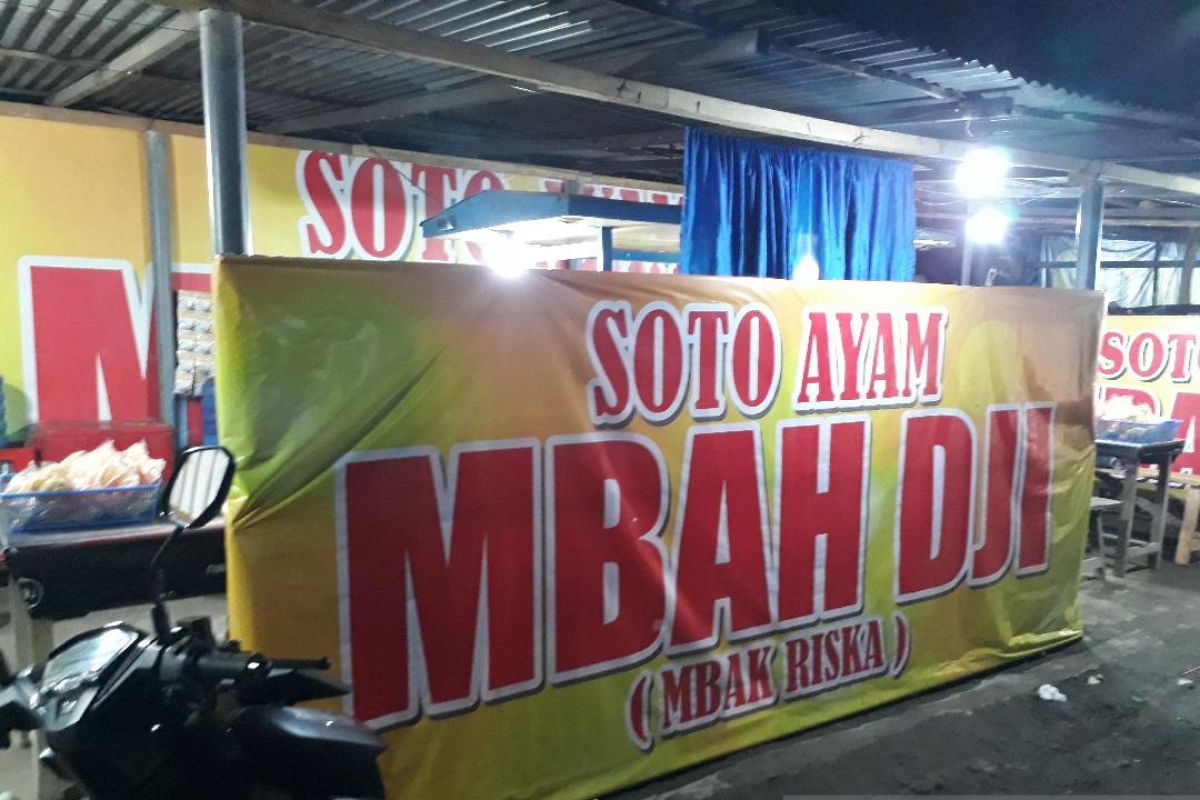 Pemudik padati kuliner soto ayam Branggahan Kediri