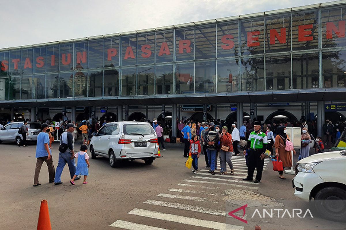 Puncak arus balik di Stasiun  Senen & Gambir diprediksi mulai 6 Mei