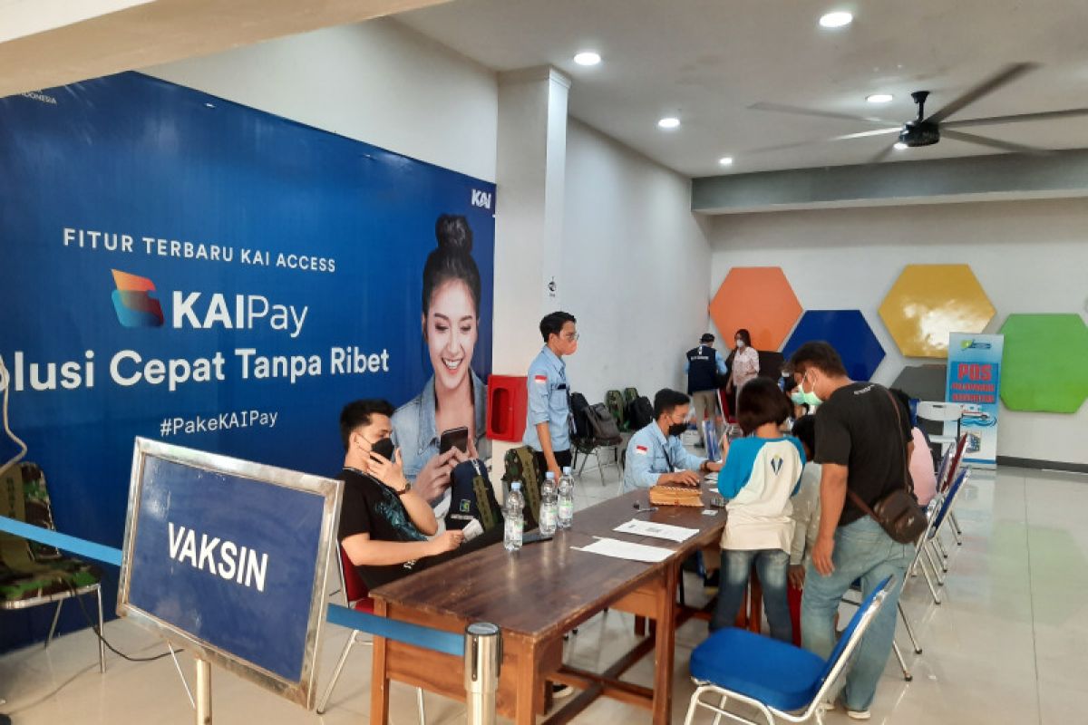 COVID-19 vaccination services given at Gambir, Pasar Senen stations