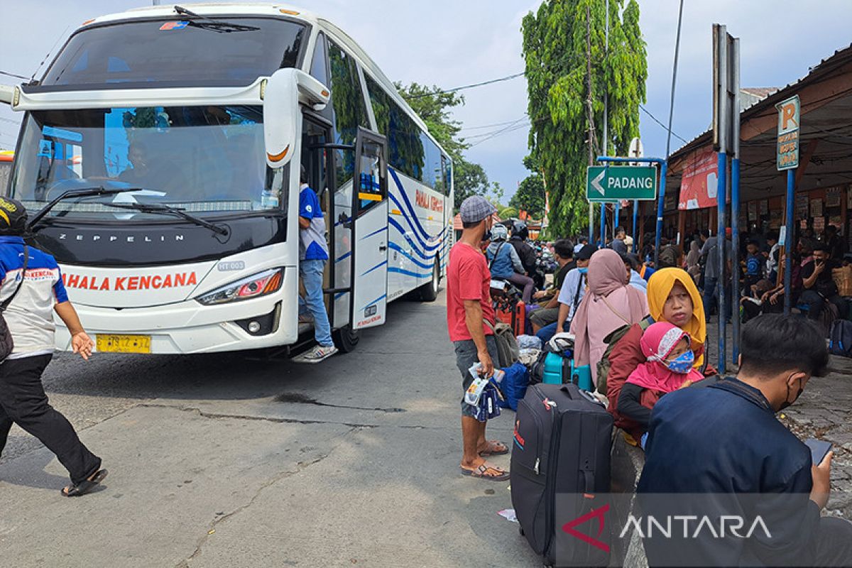 Sudinhub Jakbar pastikan bus program mudik gratis dalam kondisi baik