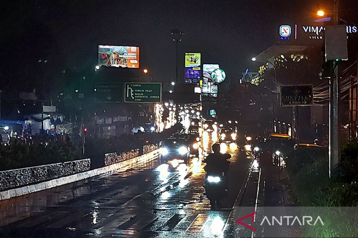 Polisi berlakukan satu arah dari Puncak ke Jakarta hingga 22.00 WIB