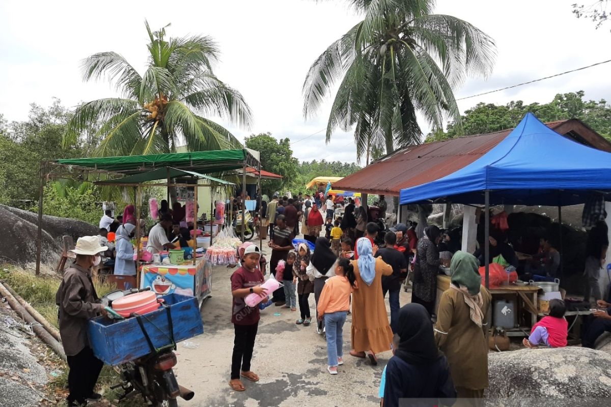 Ribuan pengunjung padati pesta pantai Lebaran di Karimun