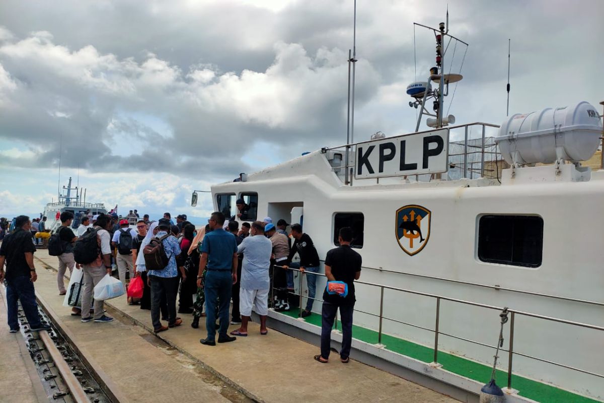 Armada KSOP Ternate mulai angkut penumpang arus balik ke Pulau Moti