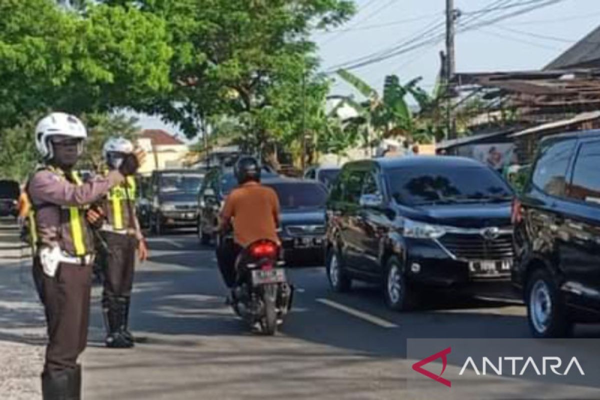 Jalur lalu lintas di Madura menuju Surabaya terpantau padat