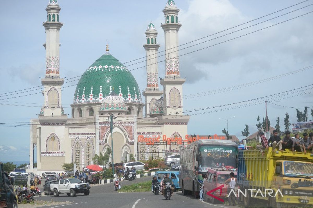 Masjid Agung Syahrun Nur  masih primadona wisatawan di Tapsel