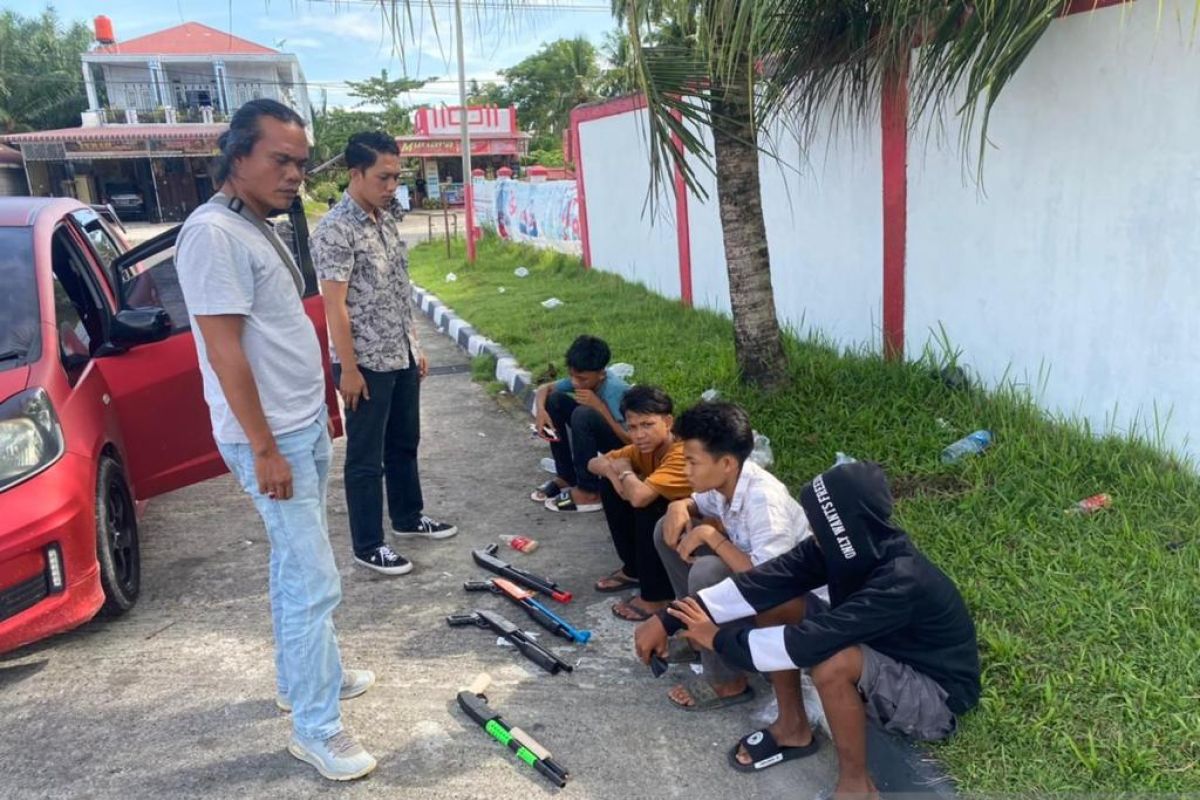 Polres Agam sita belasan pucuk pistol mainan