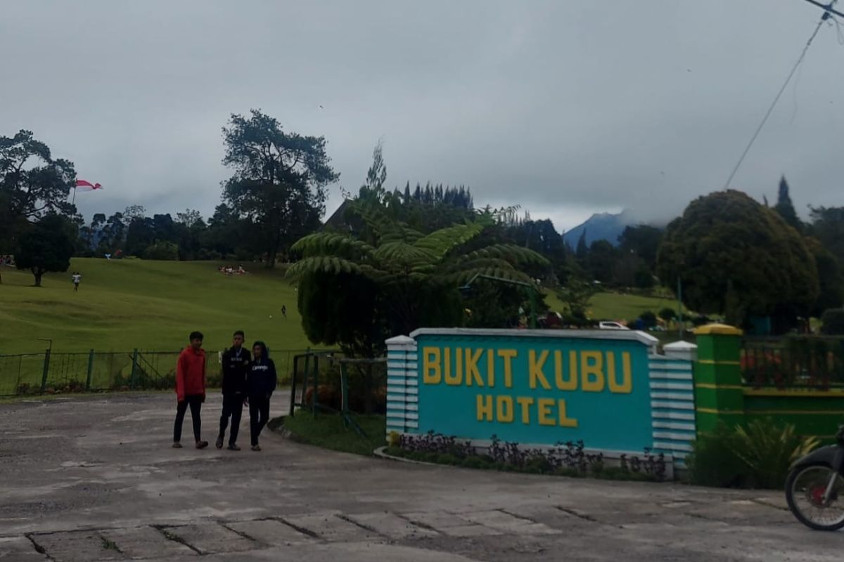 Pengunjung objek wisata Bukit Kubu Berastagi sepi