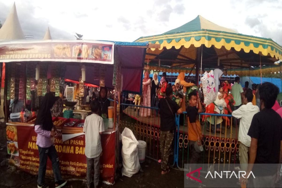 Pasar malam di Panyabungan bawa berkah bagi para pedagang