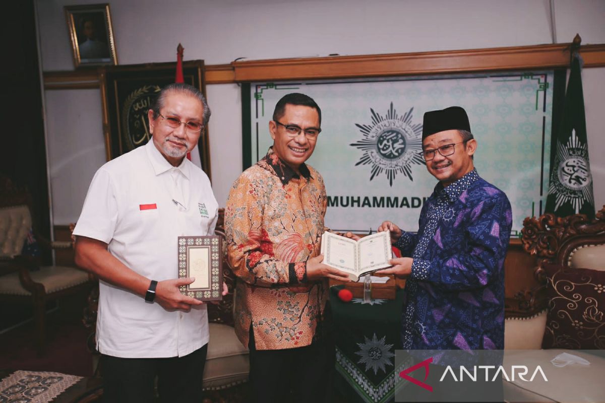 Yayasan Muslim Sinar Mas wakafkan Al Quran ke PBNU dan PP Muhammadiyah