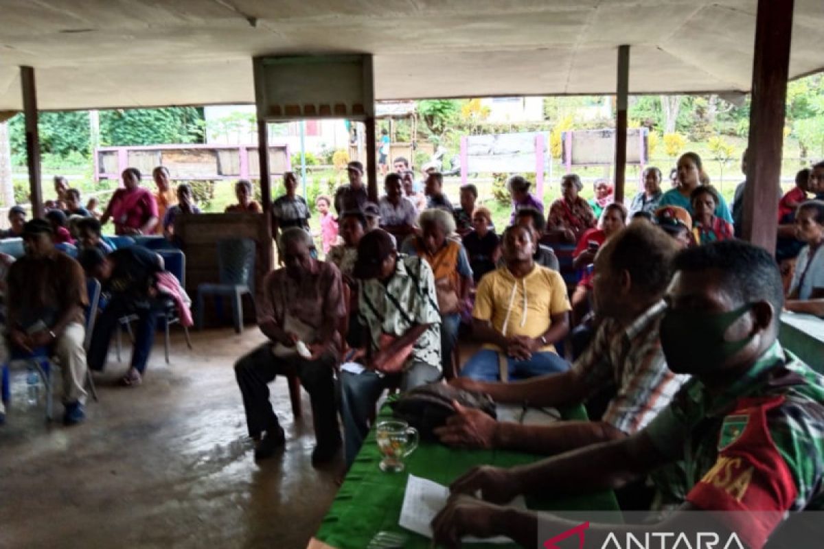 Babinsa di Biak bantu pihak adat selesaikan kasus asusila