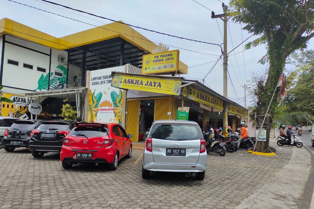 Keripik pisang masih jadi primadona oleh-oleh khas Lampung