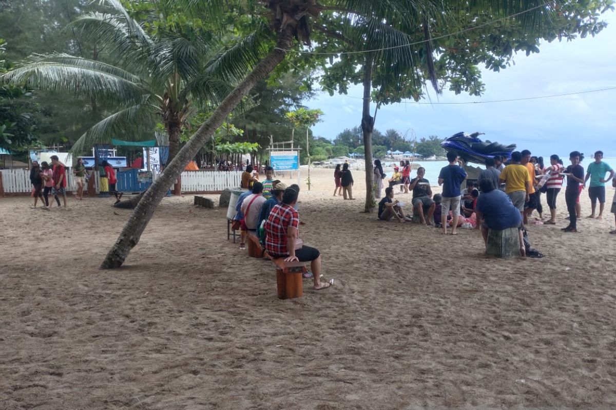 Pantai di Bangka mulai ramai dikunjungi wisatawan