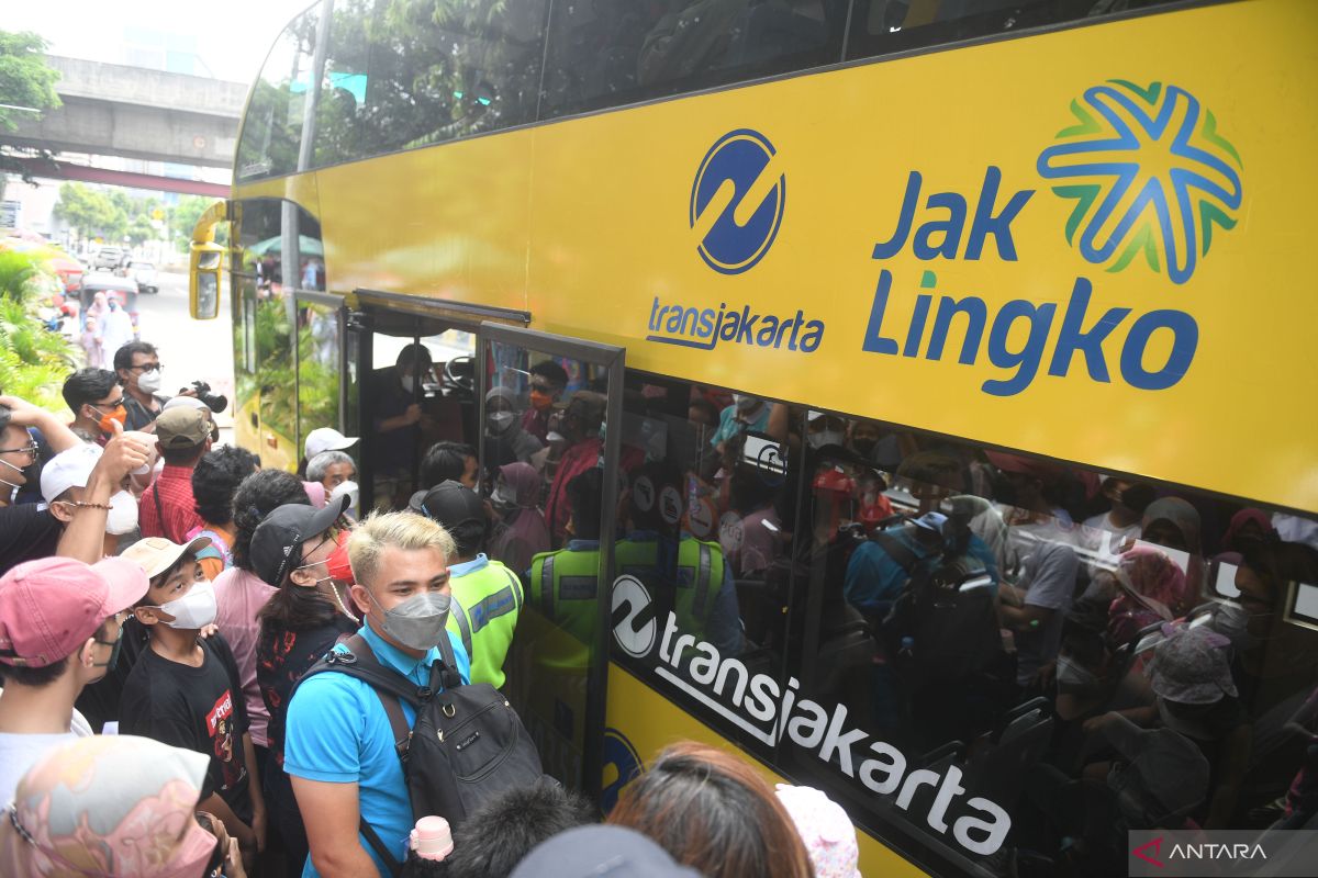 TransJakarta extends free tour bus services until May 11