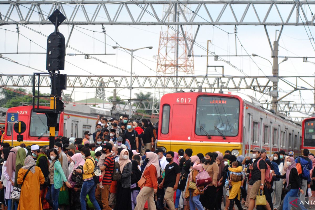 KAI Commuter berlakukan layanan KRL dan KA Lokal sesuai aturan baru