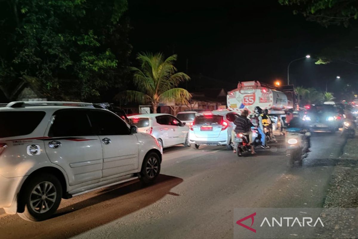 Pengendara dari arah Bandung ke Cianjur manfaatkan dua jalur