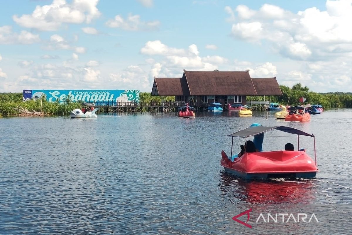 Pengunjung wisata Air Hitam diasuransikan