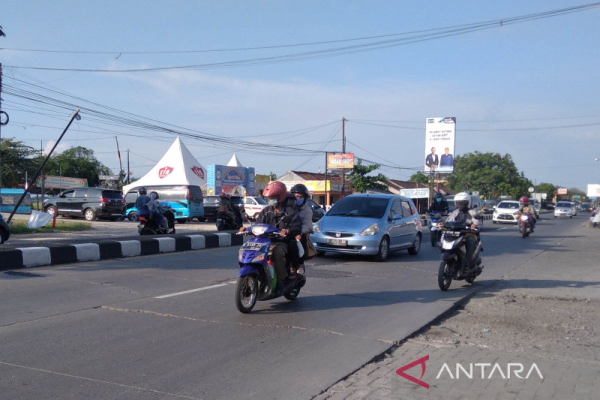 Arus lalu lintas Jalur Pantura Timur Kudus masih sepi