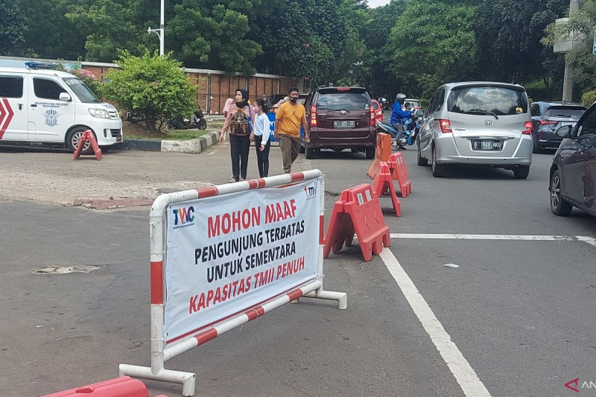 TMII Jakarta terapkan sistem buka tutup karena wisatawan membludak