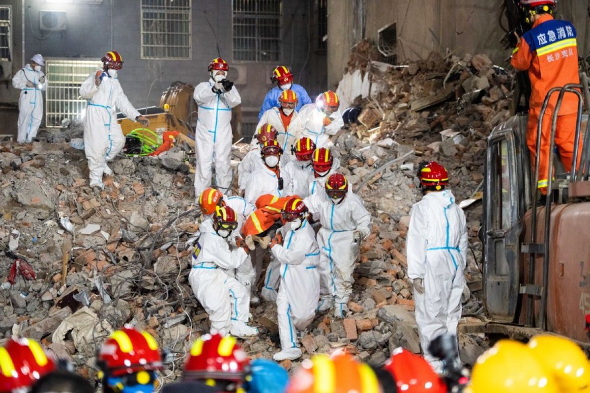 10 selamat dan 5 tewas akibat bangunan runtuh di China tengah