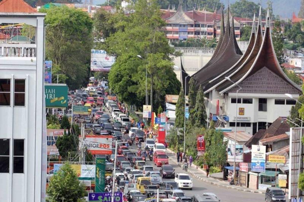 Pemkot Bukittinggi sediakan tambahan lokasi parkir jika parkir di kawasan Jam Gadang penuh
