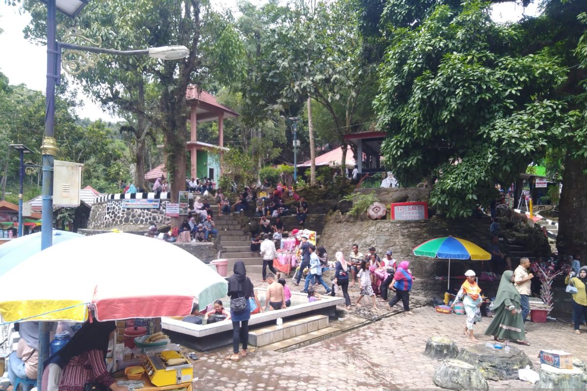 Ribuan pengunjung padati wisata Rejang Lebong Bengkulu