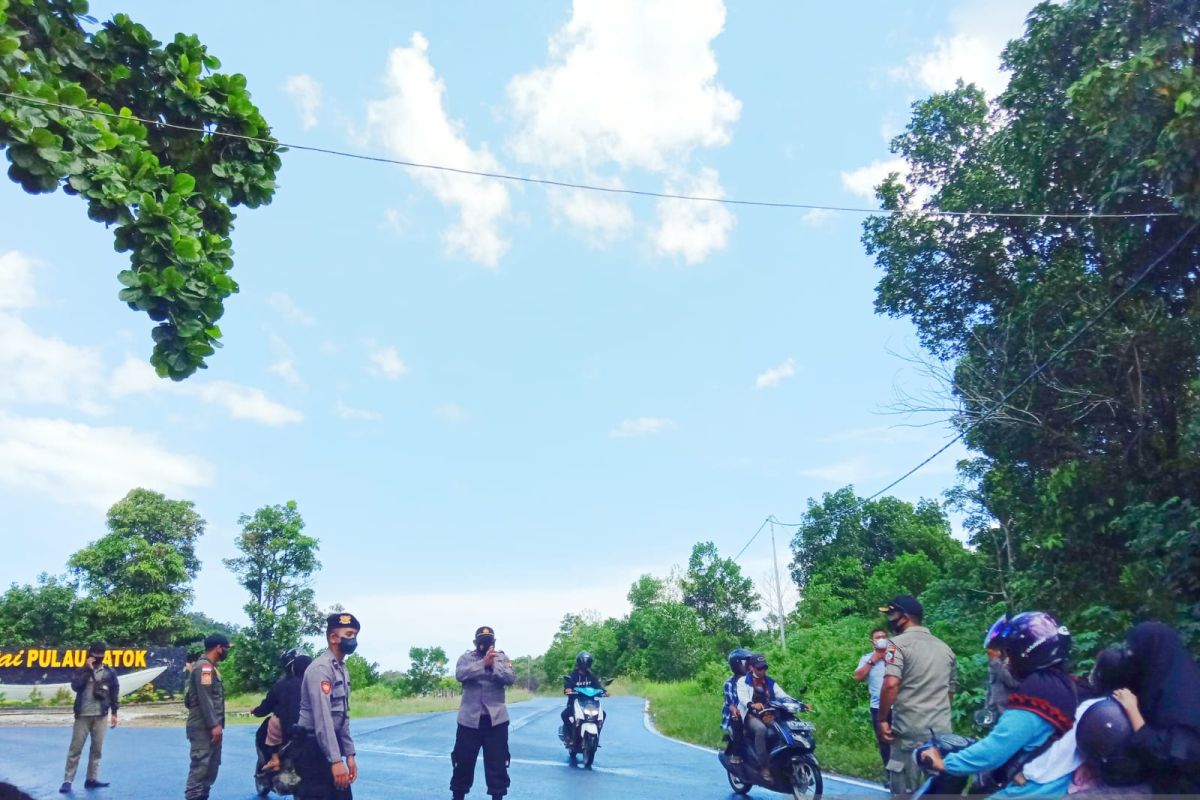 Polisi perketat prokes di tempat wisata Kayong Utara
