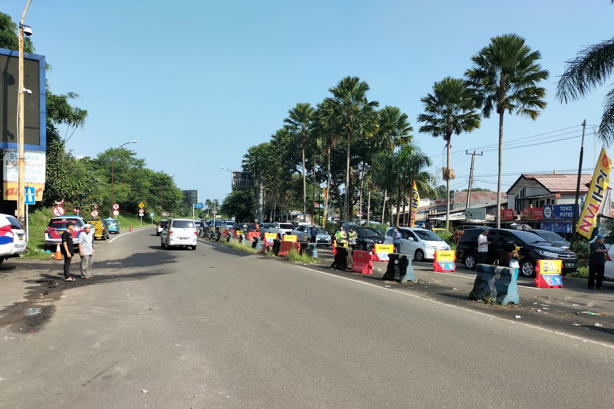 Polisi tutup jalur menuju puncak Bogor