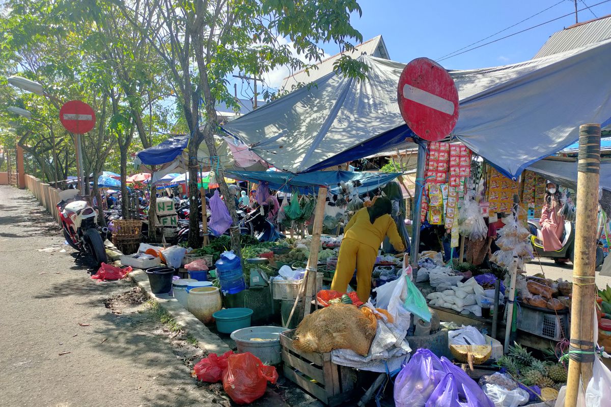 Pertokoan dan Pasar Kandangan mulai normal H+3 lebaran 1443 H