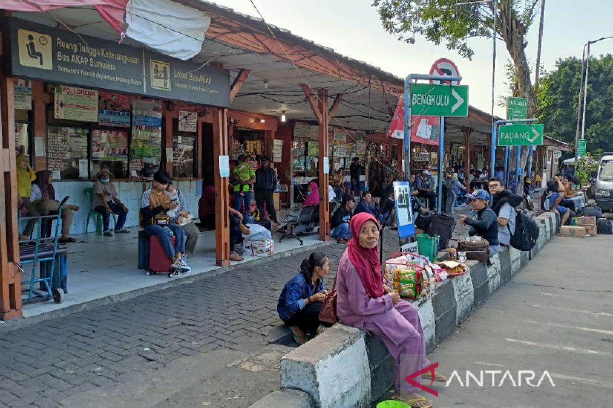 Pemudik diimbau hindari puncak arus balik di Terminal Kalideres