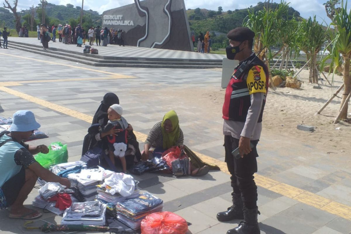 Polres Lombok Tengah mengoptimalkan pengamanan di kawasan wisata