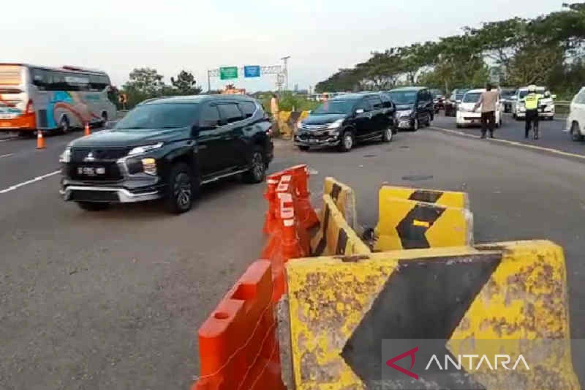 Di KM 157-147 arah Jakarta, Tol Cipali berlakukan lawan arus